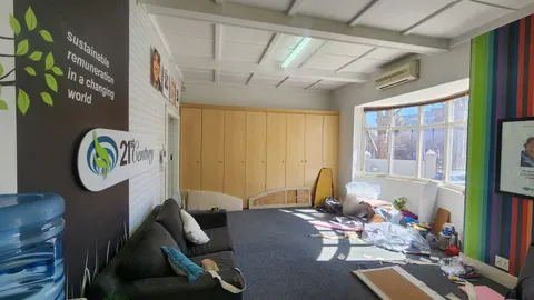 12 Bolton Road, Parkwood has a 600m² Office Building Available For Sale (21)